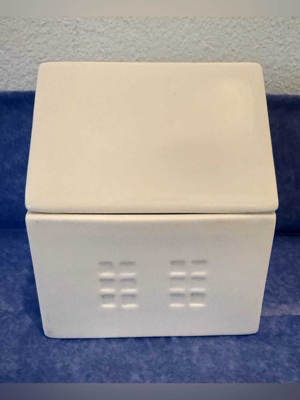 White ceramic house canister. 4”x4.5”